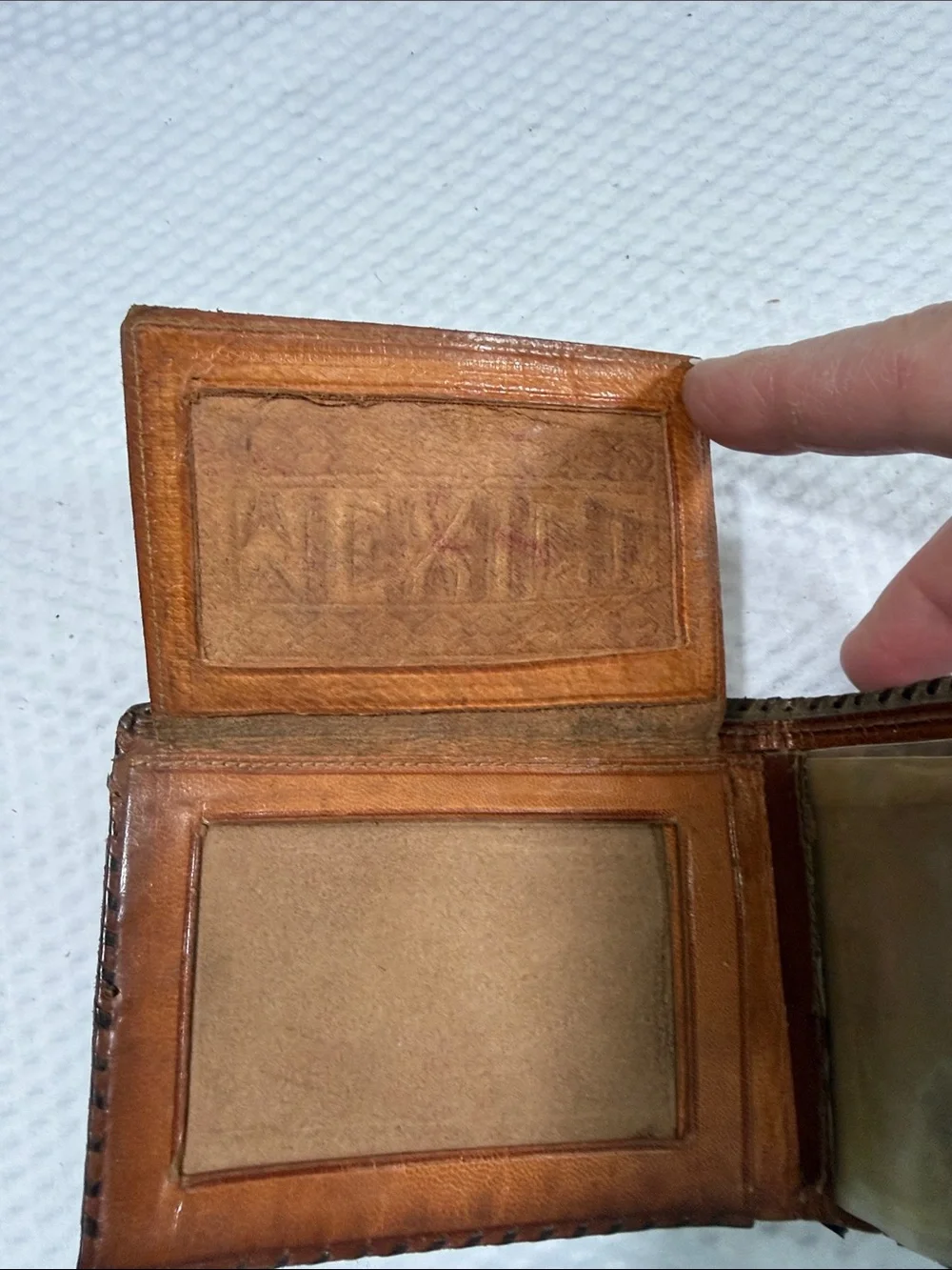 VTG Brown Tooled Leather Men's Bifold Wallet made in Mexico